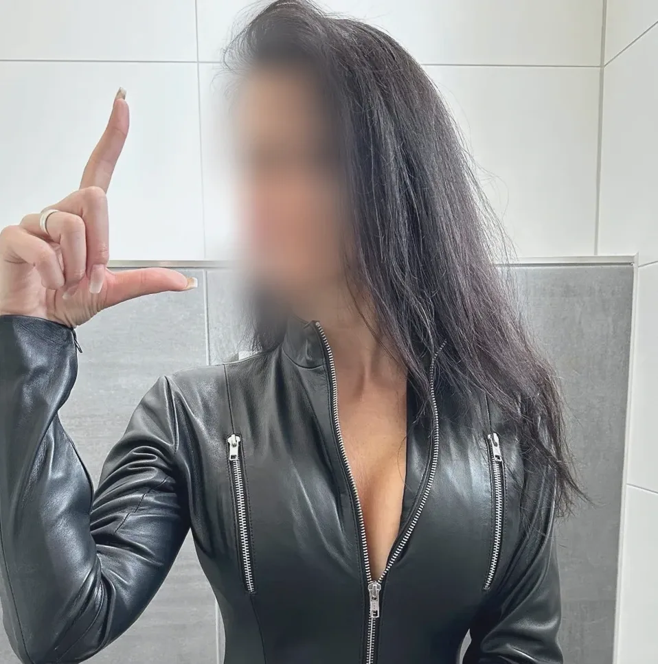 Amira, 31