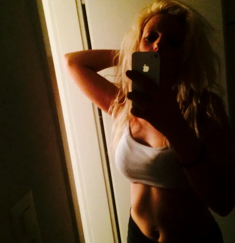 Claudia, 33