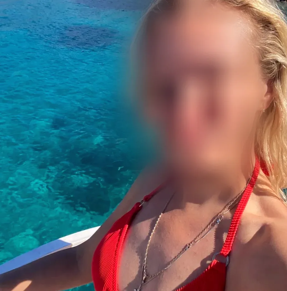 Helena, 39