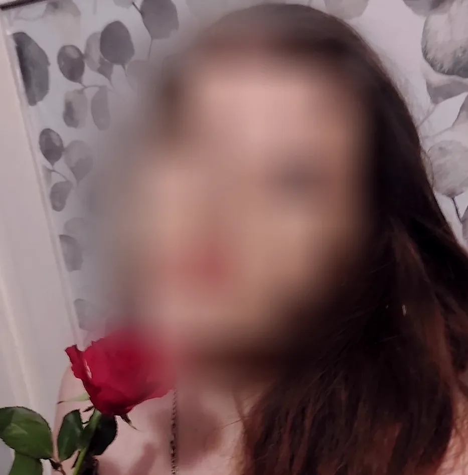 Sophie, 27